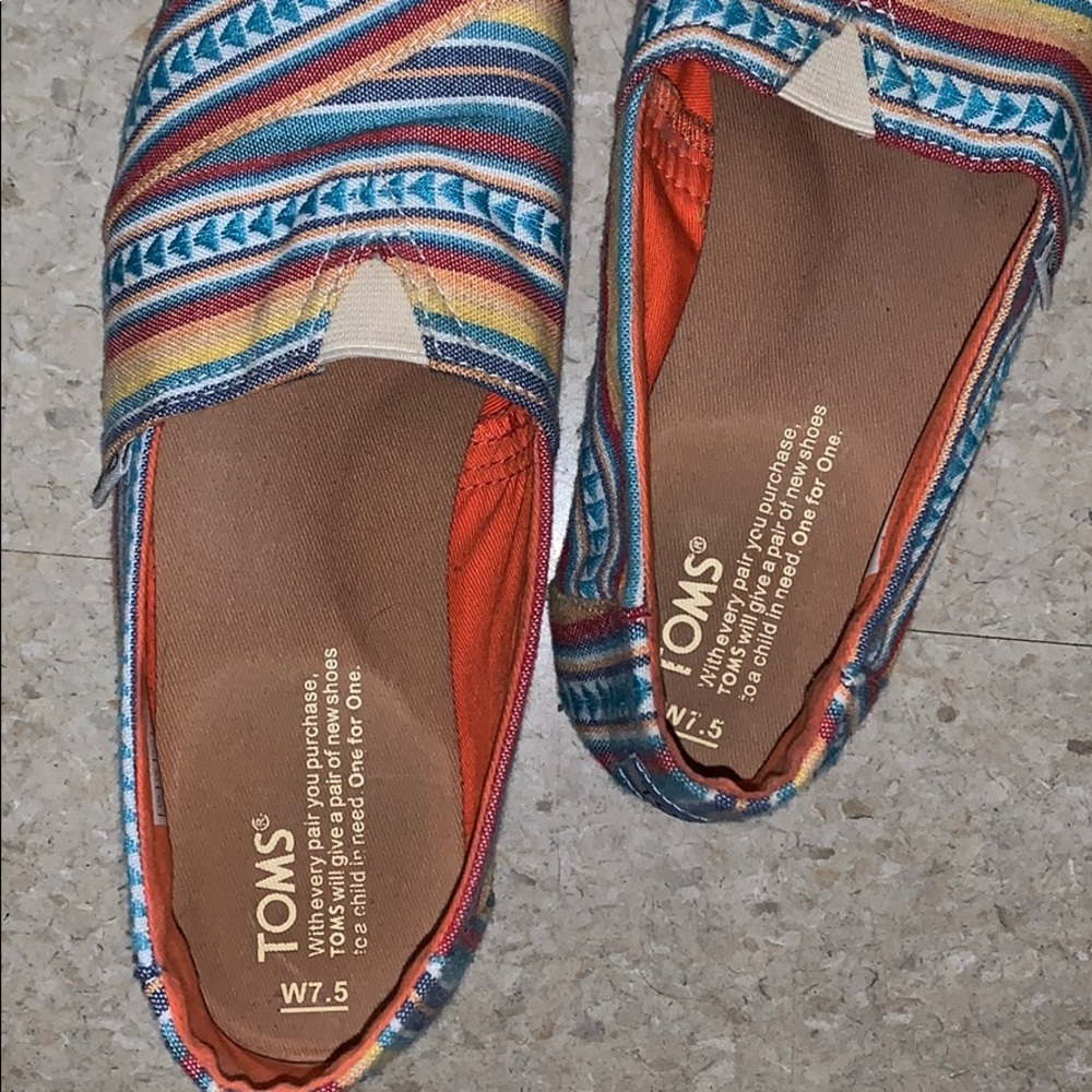 Toms with a colorful Aztec print - Picture 4 of 4